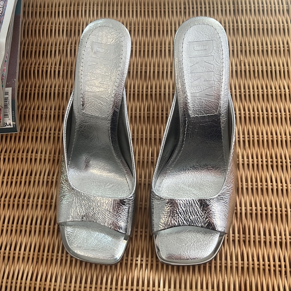 DKNY Anya Crackle Square Toe Metallic Sandal - Picture 4 of 6